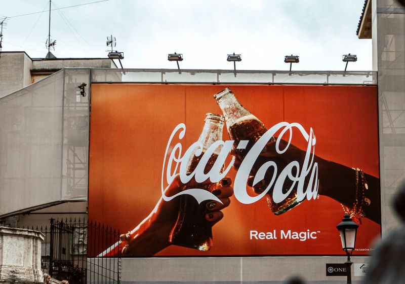 Πίνακας διαφημίσεων κωδικών Coca cola qr.jpg